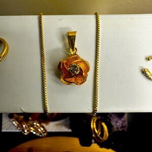 Flower Power Charm 18k Gold Filled